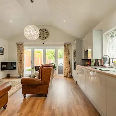 Guest Homes - Little Highlands Tenbury Exterior photo