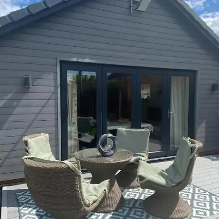Guest Homes - Little Highlands Tenbury Exterior photo