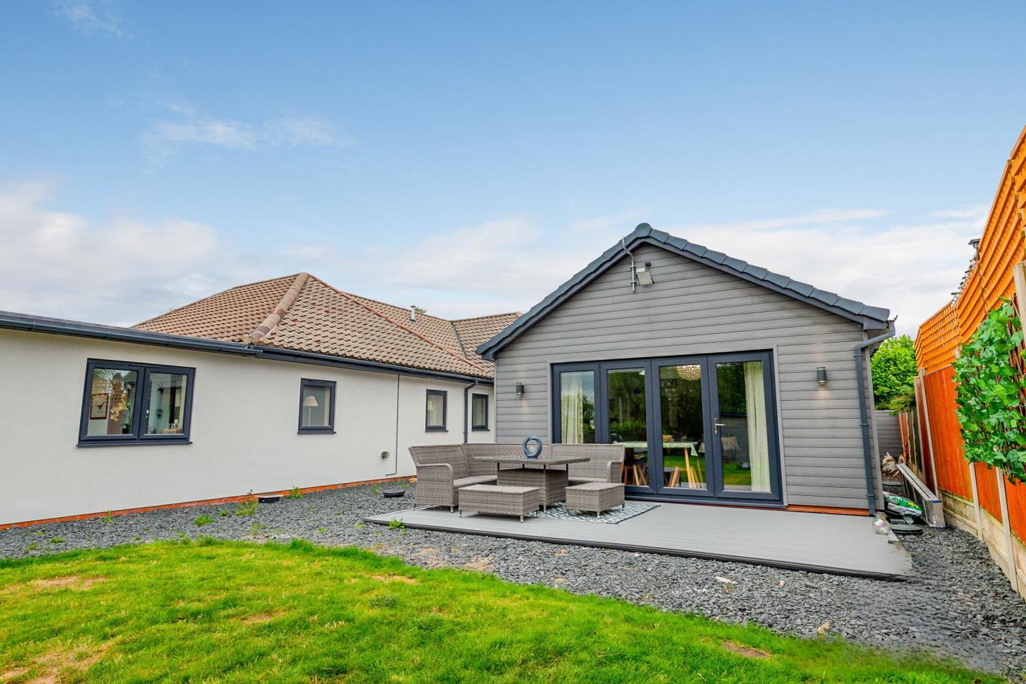 Guest Homes - Little Highlands Tenbury